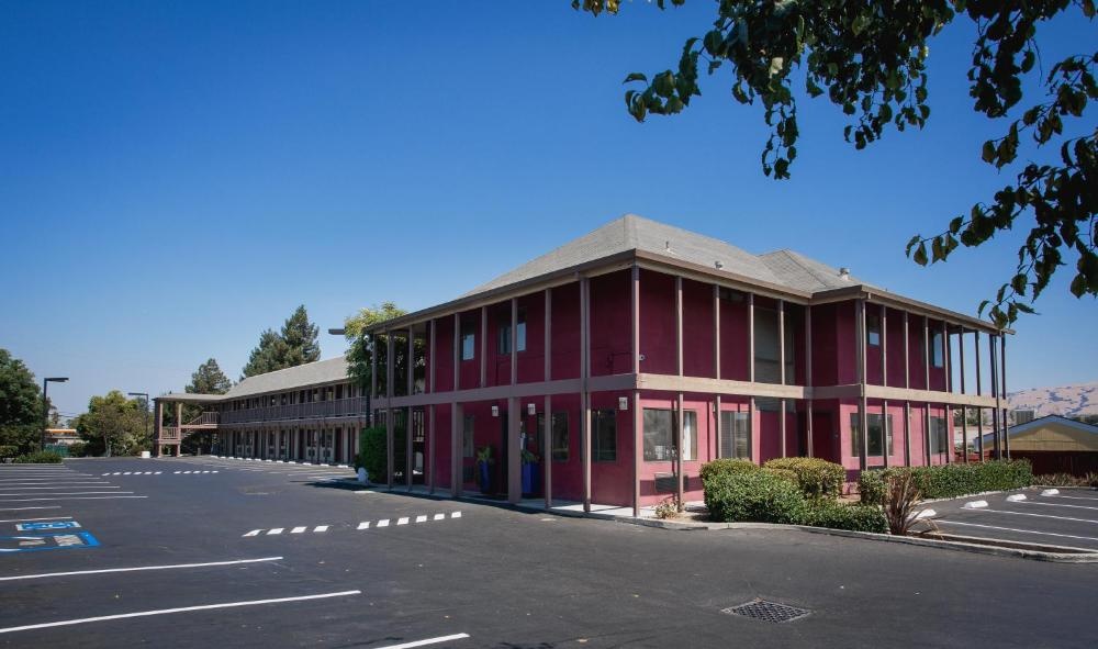 Alura Inn